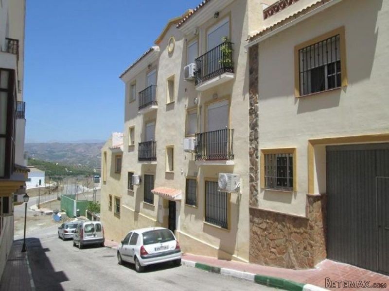 3 bedroom, 1 bathroom Apartment, (build..
