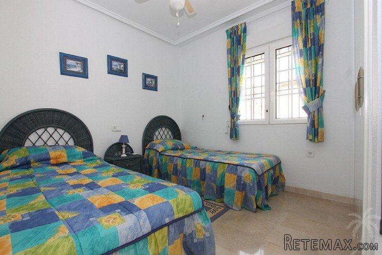 Beautiful upstairs apartment with sea view 300 meters from.. - 7