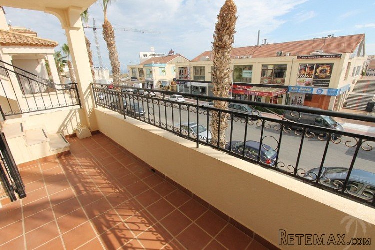 Beautiful upstairs apartment with sea view 300 meters from.. - 8