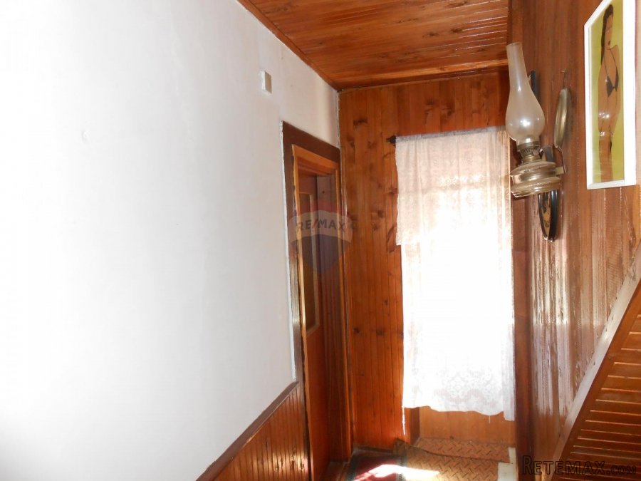 Istra, Vodnjan, kuća u nizu kod centra,za uređenje - 9
