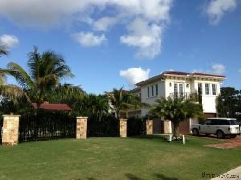 4 bedroom Residence For Sale: Port St..