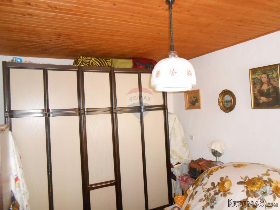 Istra, Vodnjan, kuća u nizu kod centra,za uređenje - 10