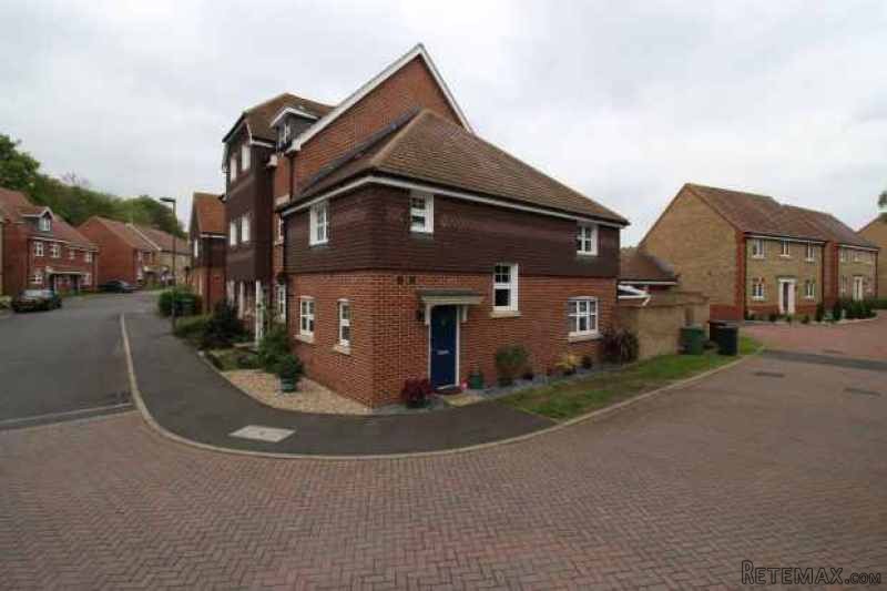 3 bedroom, Semi-detached House house..