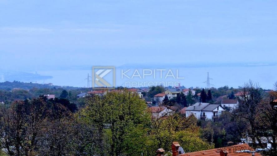 Kastav, prostran stan 93m2, na 1.katu s terasom