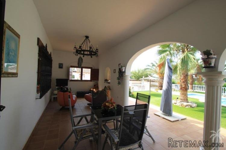 Situated in Daya Vieja we have for sale this very spacious.. - 2