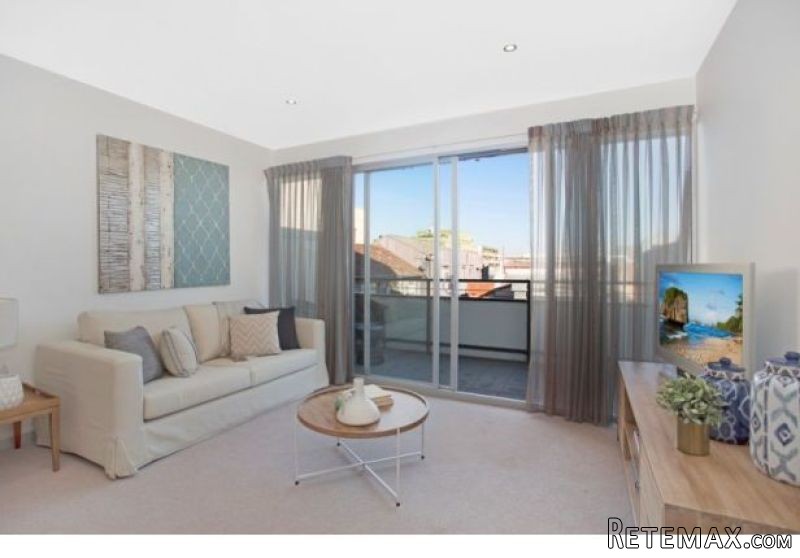 Beautifully Appointed, Central Location..