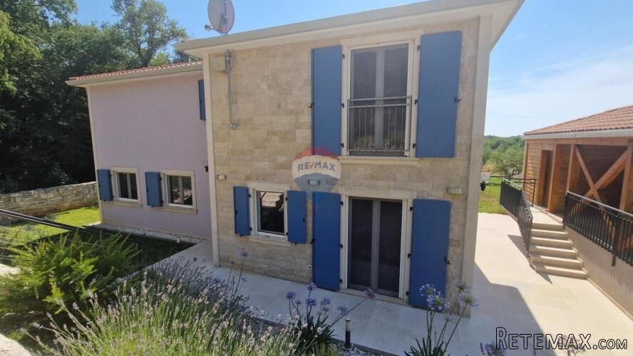 Istra, Rovinj okolica - villa sa dva stana okružena prirodom - 3