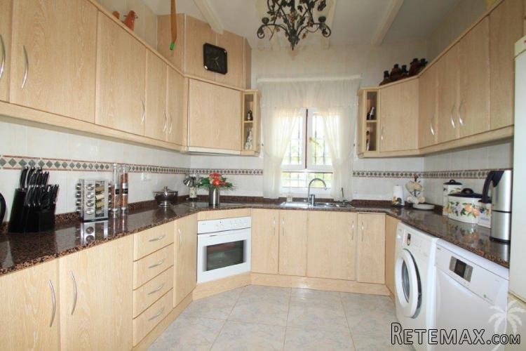 Situated in Daya Vieja we have for sale this very spacious.. - 3