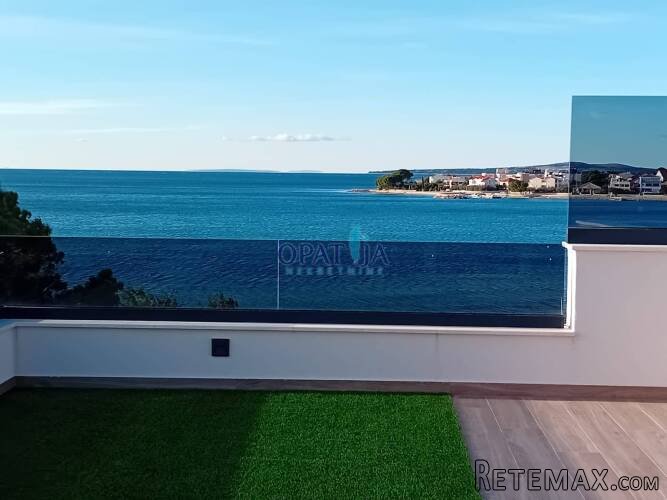 Privlaka, apartman S5 sa krovnom terasom/bazenom