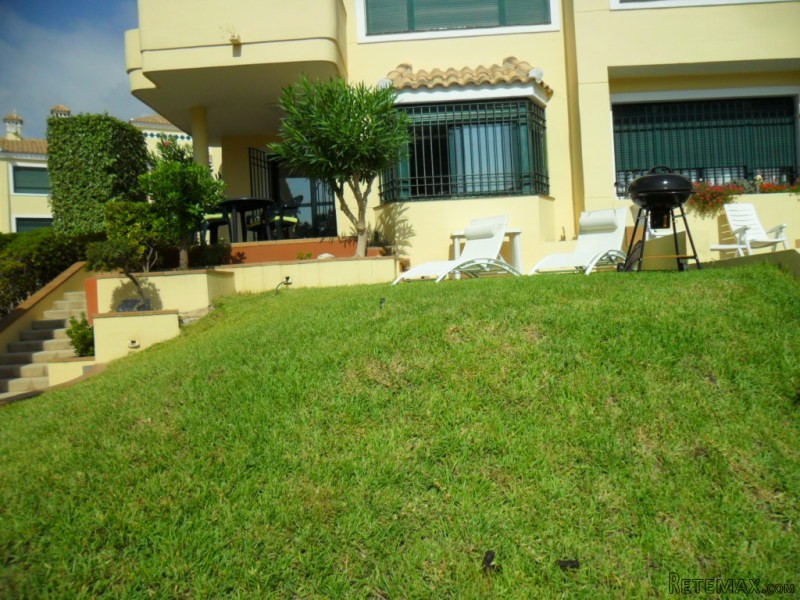 Spacious Bungalow Near The Golf Course..