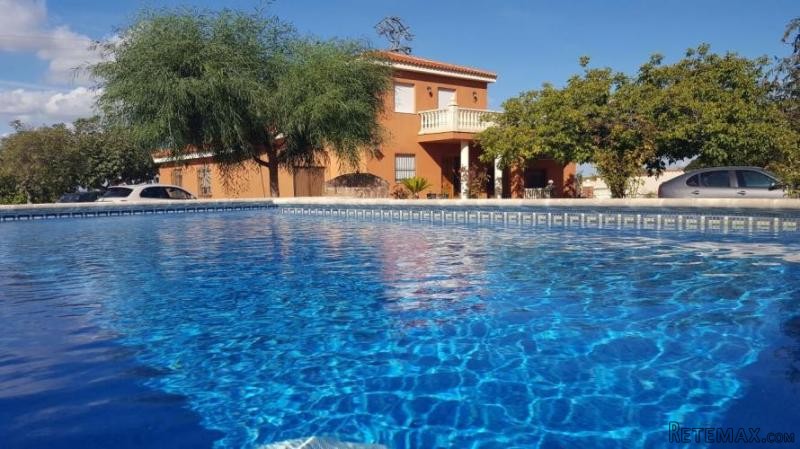 Ontinyent 7 bedroom villa with pool..