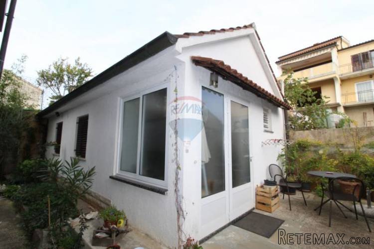 POREČ - Kuća sa okućnicom, parkingom i garažom 320 m2 - 2