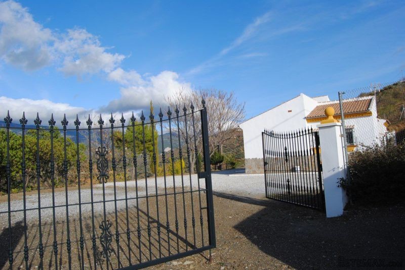 Villa for Sale in Salares 261.000.. - 2