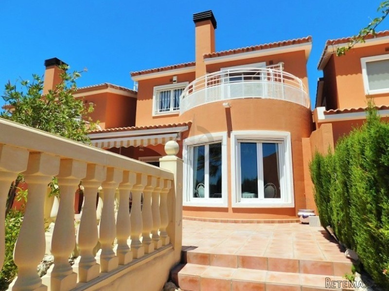 Lovely 3 Bedroom 2 Bathroom Detached..