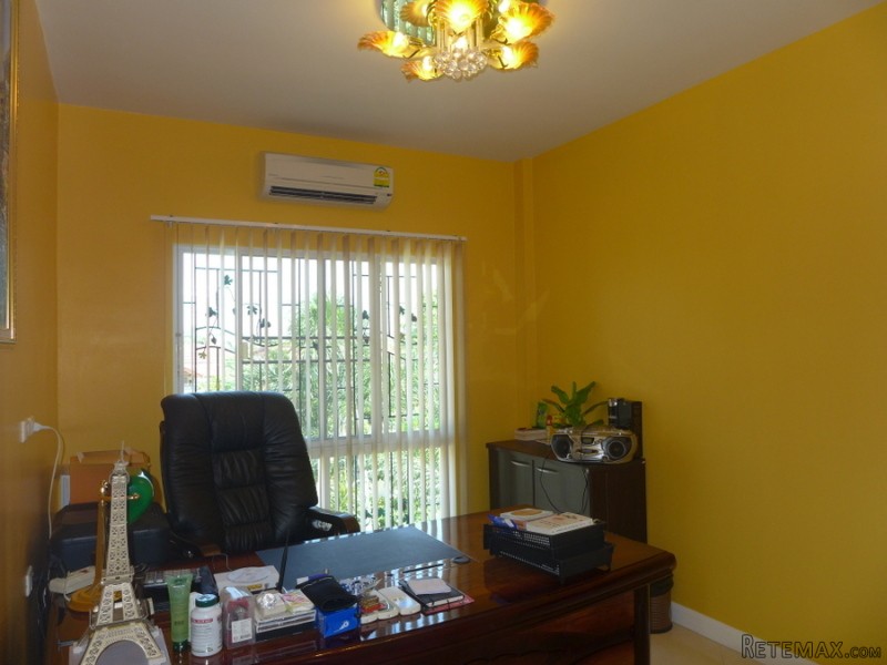 Modern quality 3 bed, 3 bath townhouse..