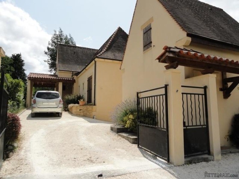 Set On The Heights Of Sarlat Stone.. - 2
