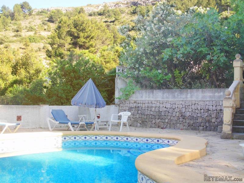 Four bedroom detached villa with pool. - 2
