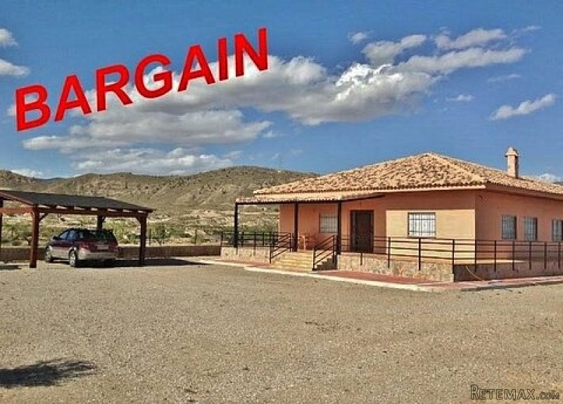 * STUNNING BRAND NEW COUNTRY VILLA