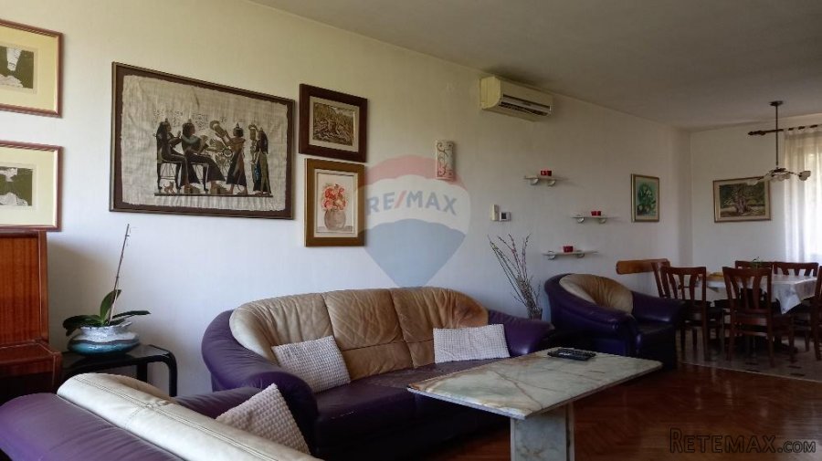 Istra, predgrađe Pule,Pješčana uvala, velika obiteljska kuća - 9