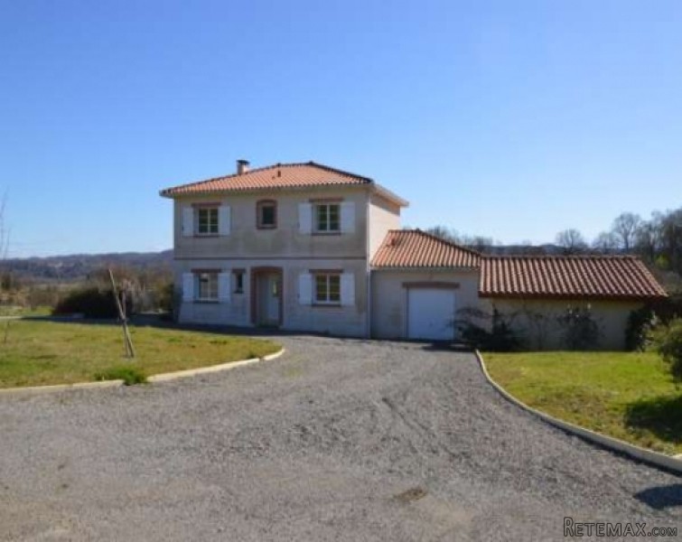 Country house in bucolic setting, pool..