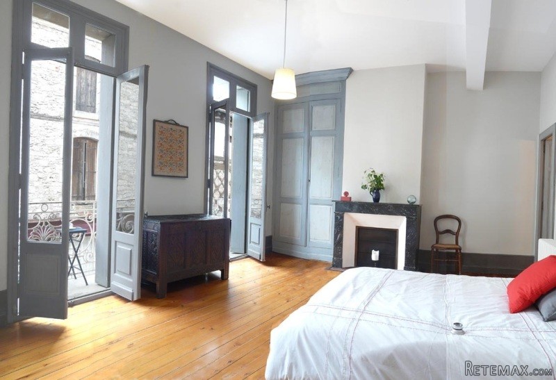 A Deceptively Large 5 Bedroom Property.. - 2