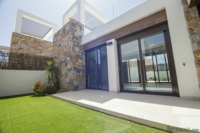 * STUNNING 3 BED DETACHED VILLA WITH.. - 2