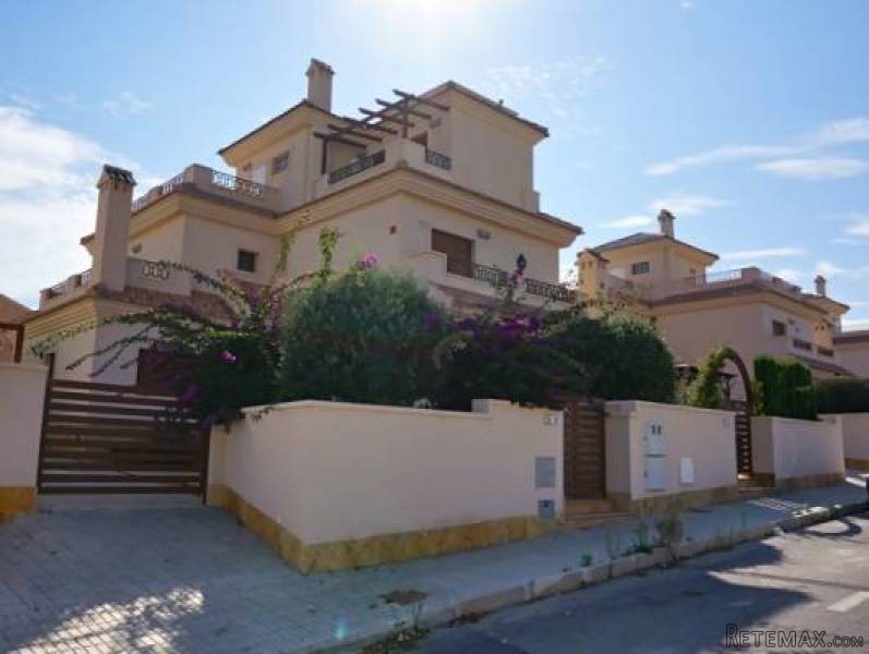 3 Bedroom 2 Bathroom Villa In La Zenia..