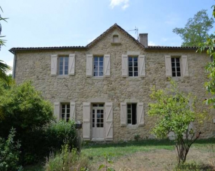 Beautifully located maison de maitre..