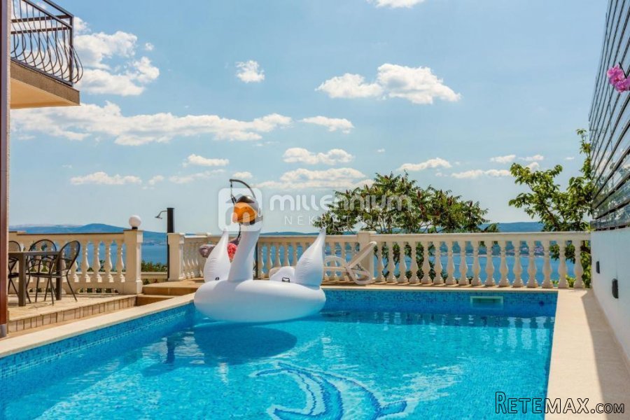Crikvenica, kuća s 3 stana, bazenom i garažom - 4