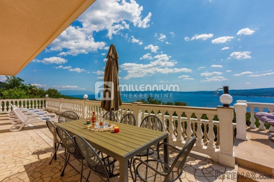 Crikvenica, kuća s 3 stana, bazenom i garažom - 5