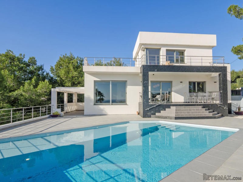 4 Bedrooms - Villa - Alicante - For Sale