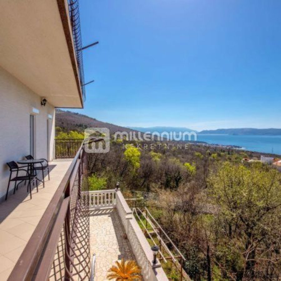 Crikvenica, kuća s 3 stana, bazenom i garažom - 6