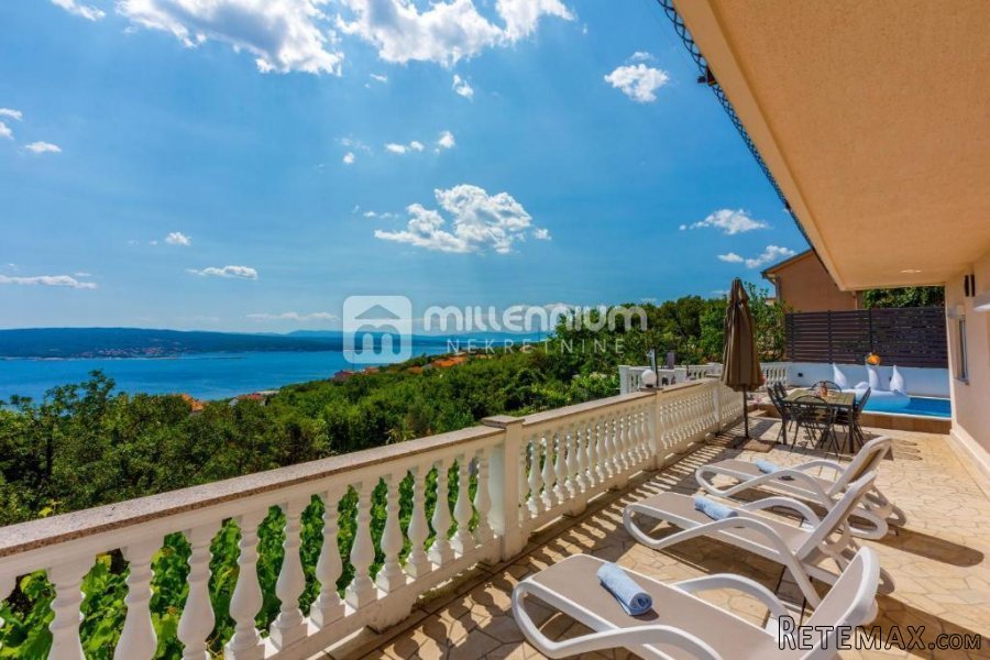 Crikvenica, kuća s 3 stana, bazenom i garažom - 7