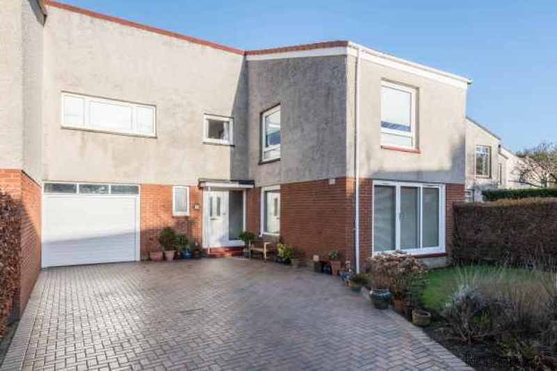 4 bedroom, Semi-detached House house..