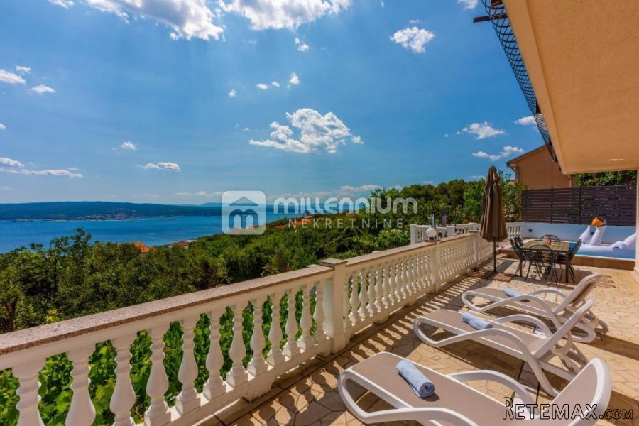 Crikvenica, kuća s 3 stana, bazenom i garažom - 9