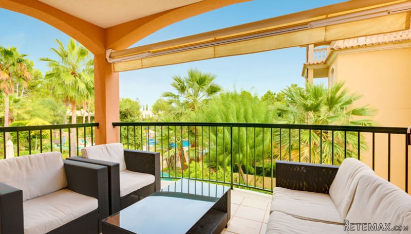 Fabulous apartment with garden views in..