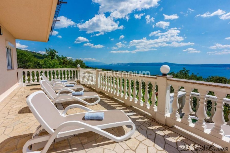 Crikvenica, kuća s 3 stana, bazenom i garažom - 10