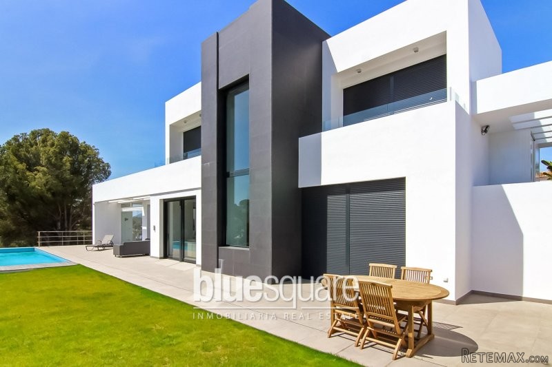 Luxury New build 4-bedroom designer..