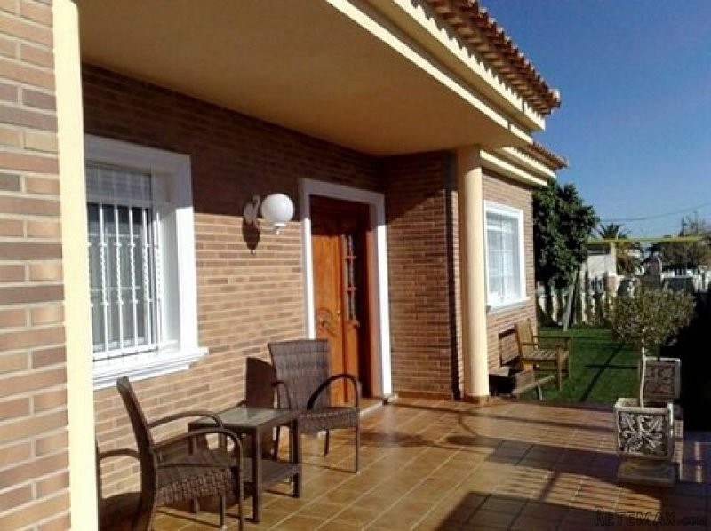 * 4 Bed Semi Detached Villa - 2