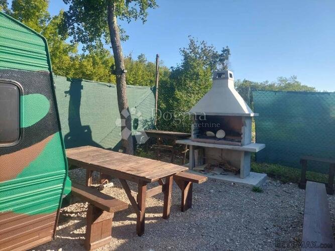 POLJOPRIVREDNO ZEMLJIŠTE UZ GLAVNU CESTU, LABIN - 2