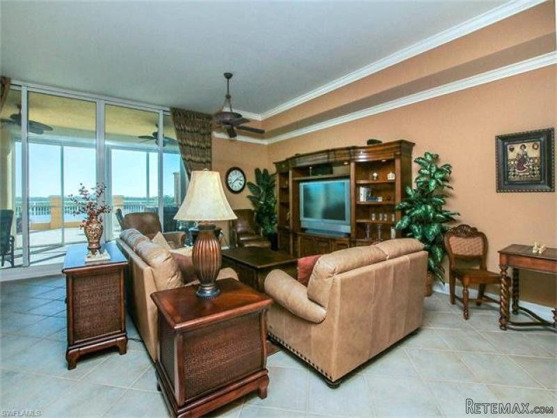 2 bedroom Condominium For Sale: Fort.. - 2