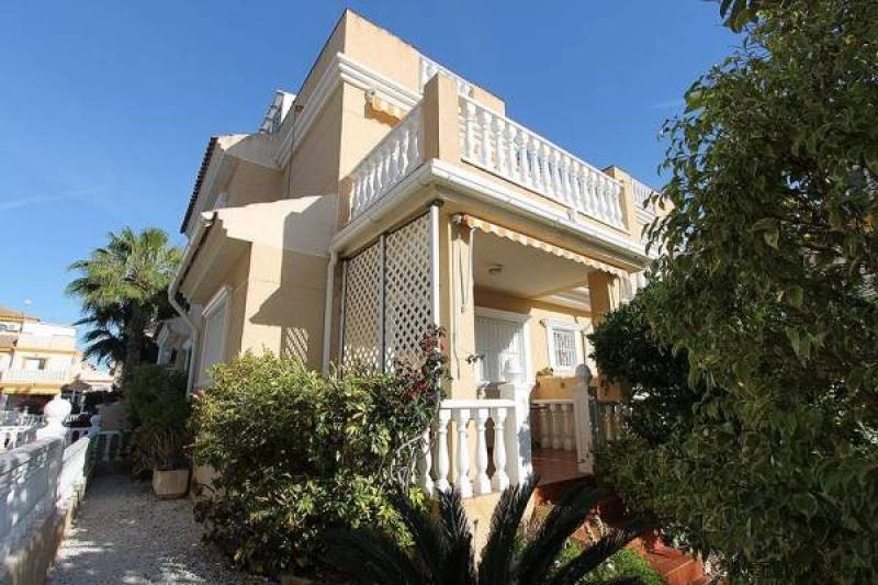 3 Bedroom 2 Bathroom Townhouse In Playa.. - 2