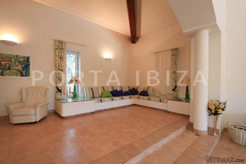 Beautiful spacious villa situated on a.. - 2