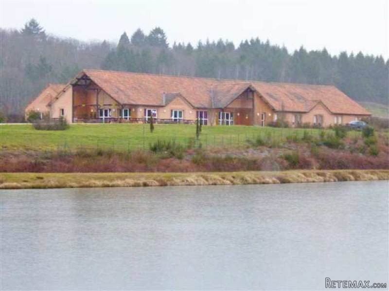 103 Acres Holiday Complex With Lake..