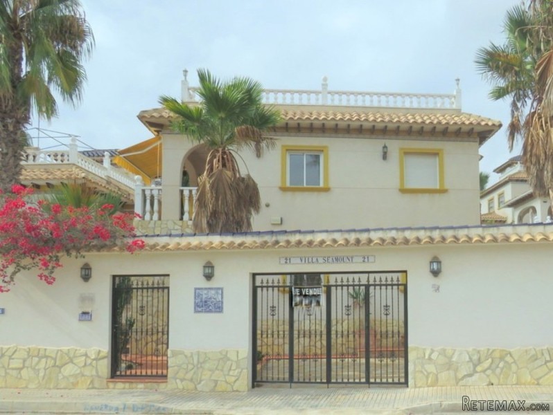 4 Bedrooms - Villa - Alicante - For Sale
