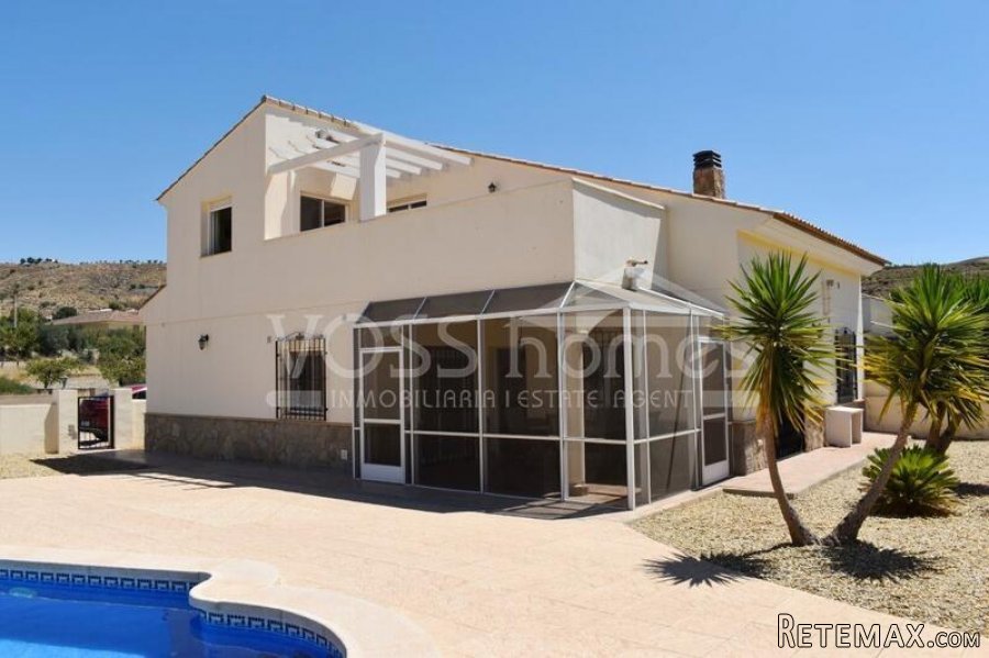 NEW & EXCLUSIVE TO VOSS HOMES - A beautifully presented &..