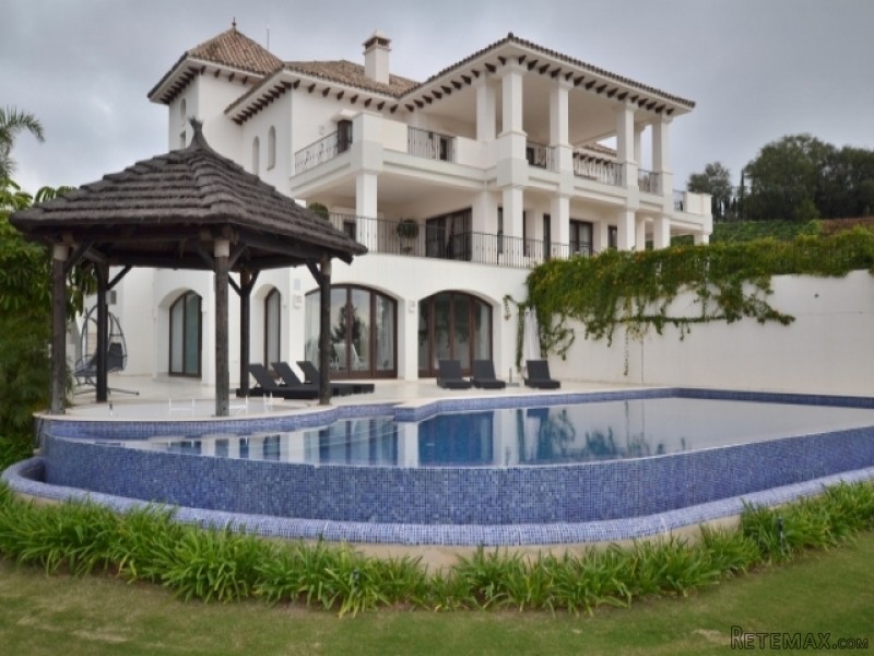 Amazing 8 Bed Villa For Sale In The..