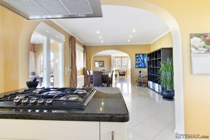 Substantial High Quality Villa Pego