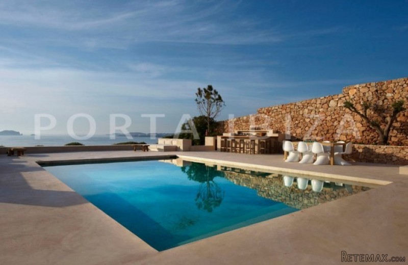 Unique first line villa with..
