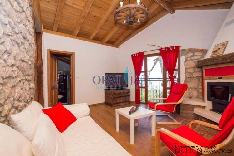 Brseč- slatka samostojeća kuća s bazenom, okružena prirodom - 2